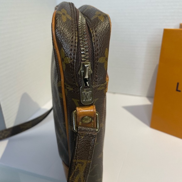 Louis Vuitton Monogram Danube Crossbody Bag Vintage - Picture 9 of 17